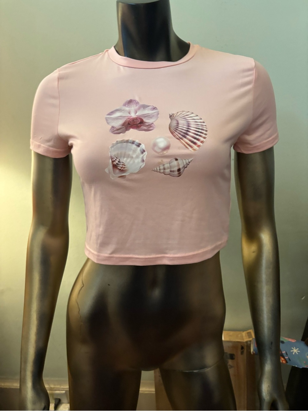 SHEIN Pink Shell Graphic Crop Tee